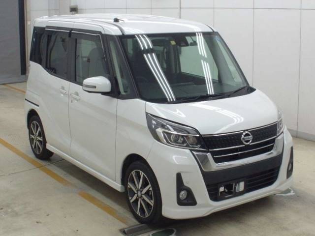 3001 NISSAN DAYZ ROOX B21A 2018 г. (NAA Osaka)